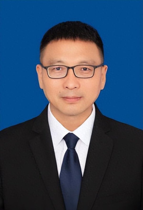 黑龙江工业学院党委文书、院长同步更正